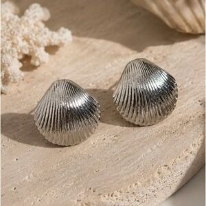 Silver Sea Shell Clip On Earrings Dainty Coastal Grandma Maine Whimsical Vintage